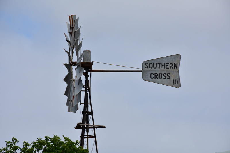 day, pole, no people, information sign, symbol, australia, directional sign, guidance, communication, direction, sign, outdoors, nature, western script