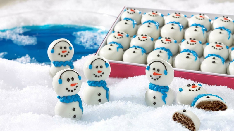 close-up, white, human representation, figurines, representation, large group of objects, art and craft, indoors, cold temperature, snow, blue, white color
