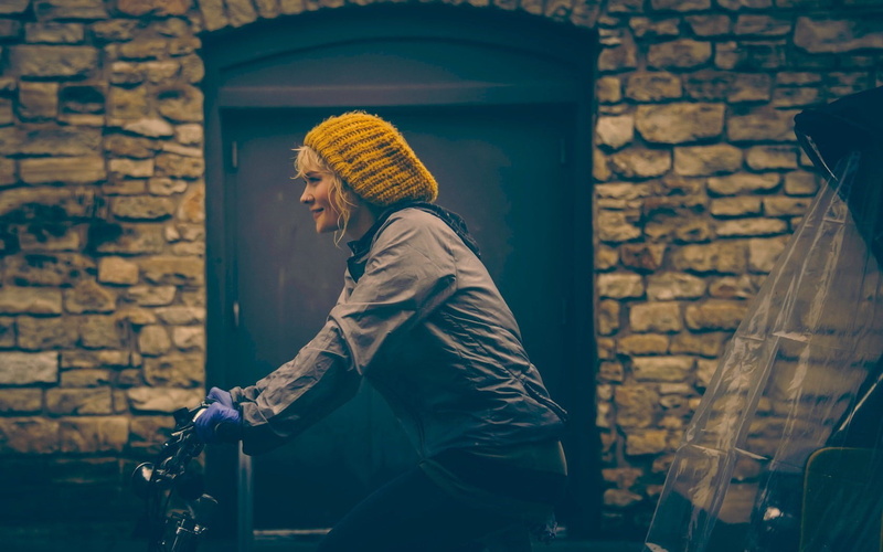 focus on foreground, lifestyles, leisure activity, 720P, young adult, building exterior, one person, casual clothing, blonde, sport, brick wall, bicycle
