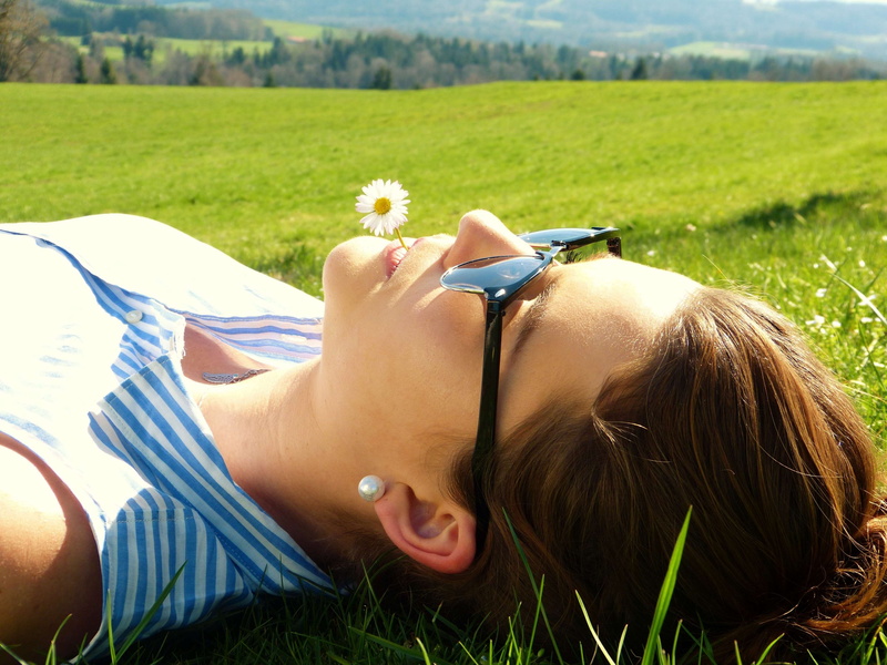 enjoy, relaxation, land, meadow, summer, luck, lifestyles, attitude to life, green, natural cosmet, 4K, female, leisure, leisure activity, lying down