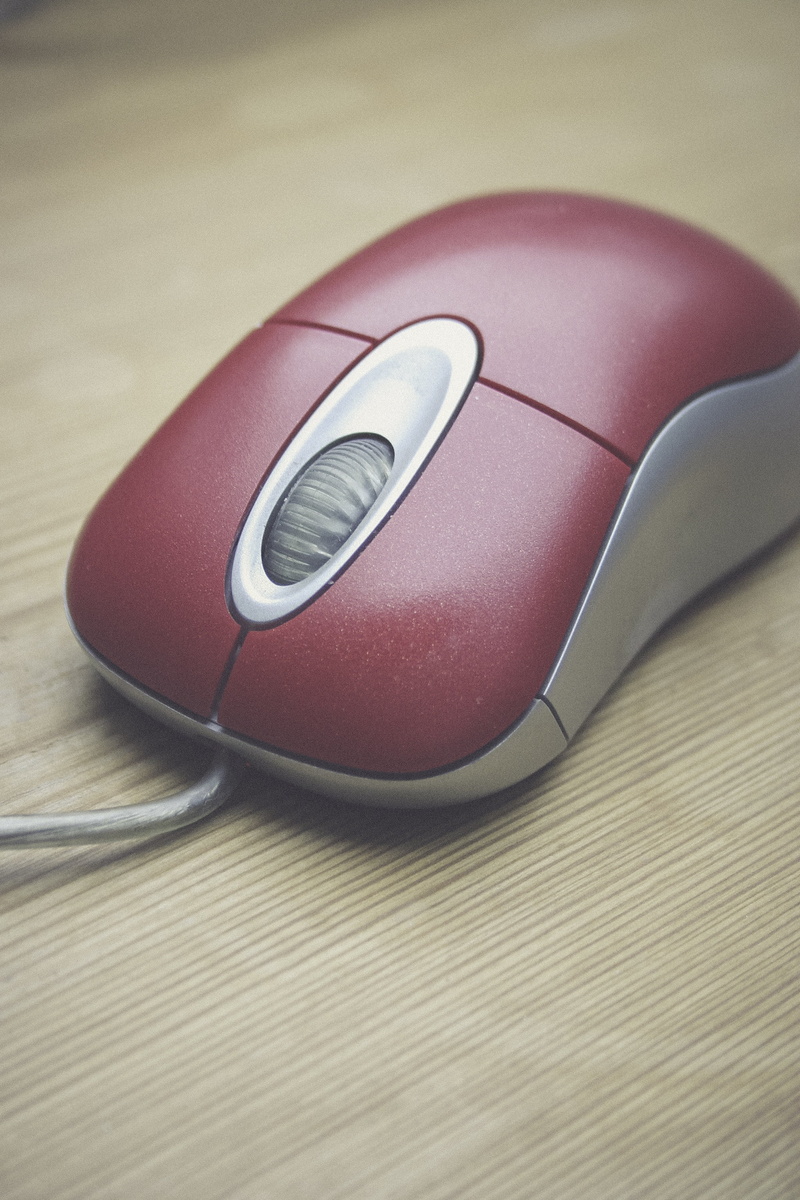 connection, click, device, personal accessory, technology, red, no people, networking, information, single object, mouse, calculator, equipment, communication