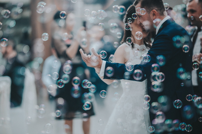 love, photographer, clothing, bubble, canon l, choice, person, yongnuo, fashion, togetherness, dancing, shopping, focus on foreground, portrait, dress