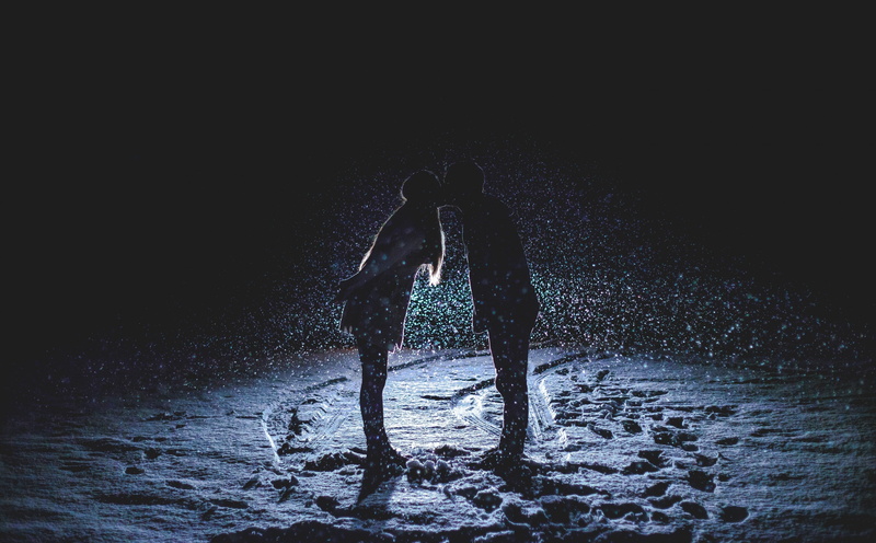 full length, standing, nature, leisure activity, Love, Snowing, lifestyles, holiday, kissing, sea, water, Valentines Day, woman, bonding, two people, day