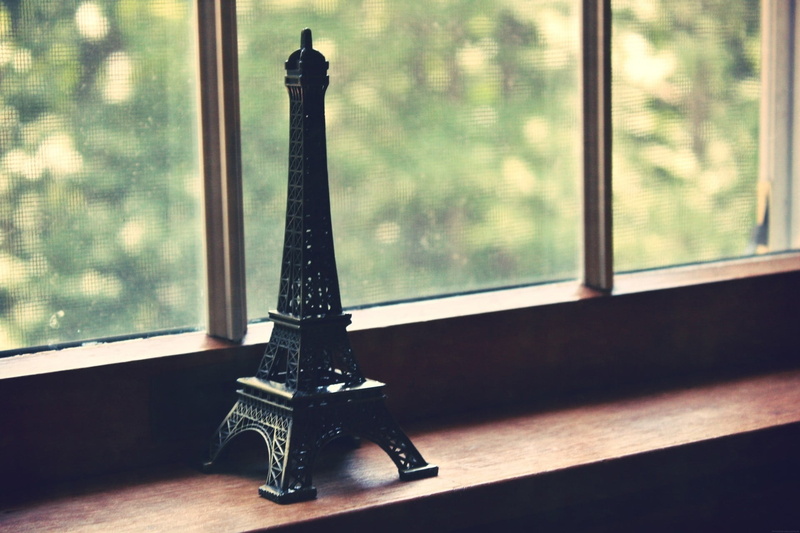 focus on foreground, old, retro Styled, eiffel, statue, transparent, close-up, day, glass - Material, domestic Room, absence, decor, metal, window sill