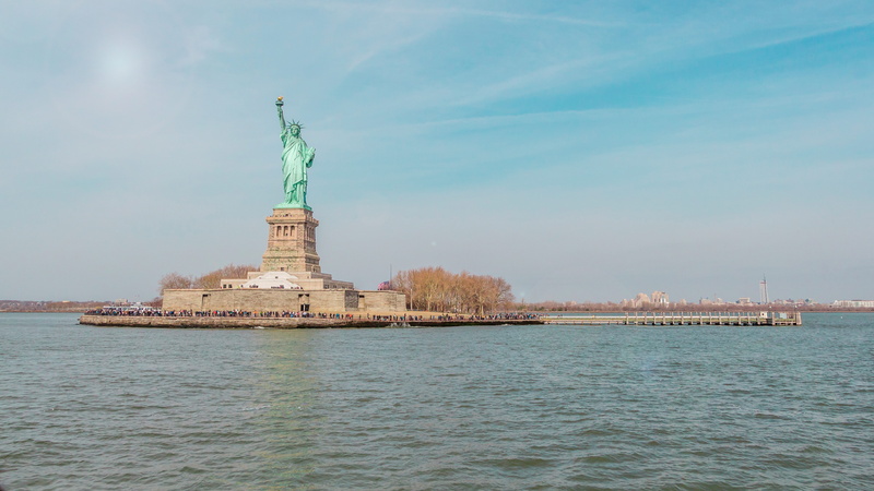 sculpture, freedom, no people, built structure, art and craft, waterfront, liberty statute, landmark, island, human representation, sky, new, water, surrounded