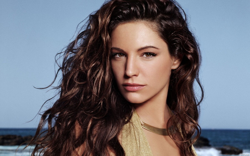 model, women outdoors, brunette, long hair, portrait, women, brown eyes, Kelly Brook, 1080P, looking at viewer