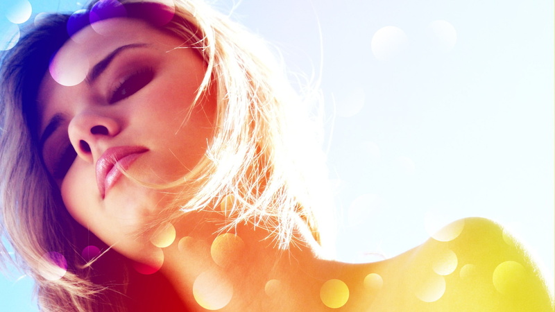 portrait, beautiful woman, adult, lens flare, body part, human face, hairstyle, lifestyles, leisure activity, beauty, headshot, outdoors, real people, blond hair