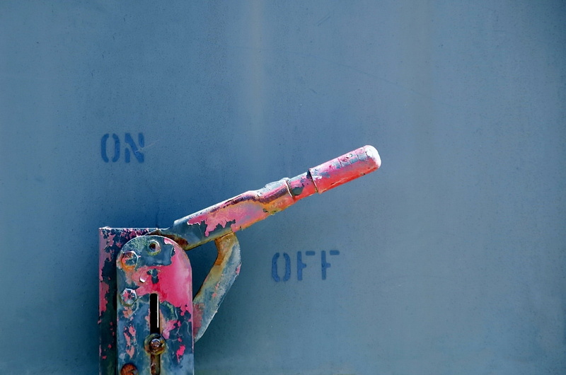 levers, 1080P, rust, metal, built structure, western script, close-up, hanging, communication, architecture, day, multi colored, wall, text, wall - building feature