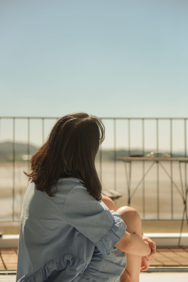 leisure activity, three quarter length, relax, standing, contemplation, alone, back biew, sunshine, architecture, clear sky, daylight, hairstyle, long hair