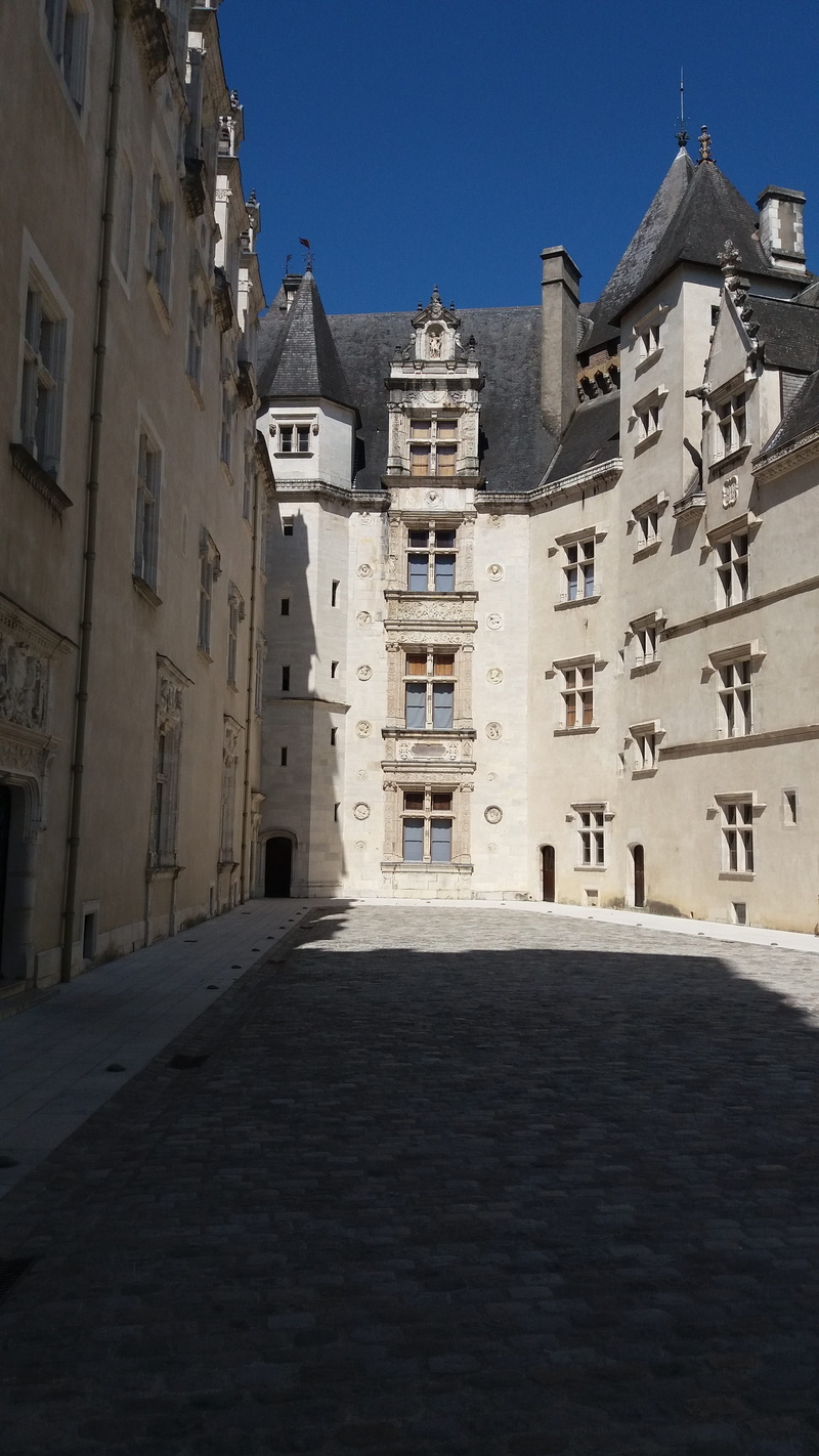 street, france, building, sunlight, built structure, clear sky, residential district, architecture, town, henry iv, the way forward, the past, day, henri 4