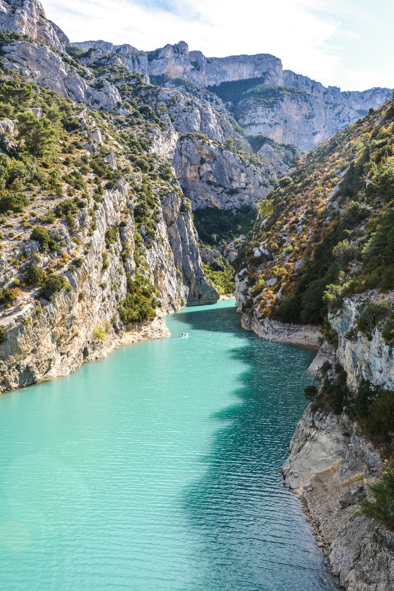 sea, solid, no people, surrounded, tranquil scene, landscape, land, outdoors, non-urban scene, 5K, nature, lac de sainte-croix, turquoise colored, waterfront