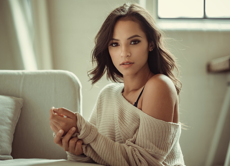 Julien Fischer, hair, young adult, one person, sofa, looking at camera, living room, 1080P, brown hair, adult, home interior, long hair, young women, sitting