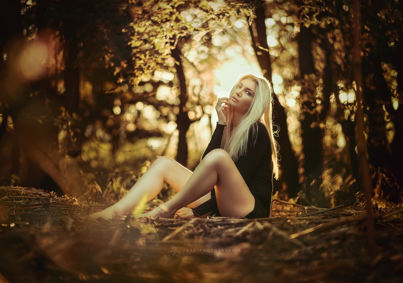 lifestyles, beauty, Julien Fischer, hairstyle, long hair, 720P, portrait, young adult, real people, blonde, sitting, selective focus, hair, one person