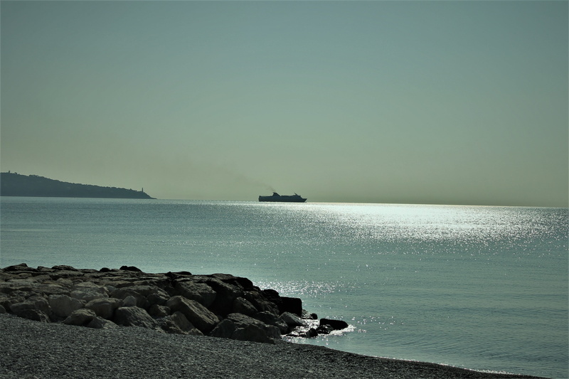 rock - object, sky, beauty in nature, beach, boat, rock, bank, roller, outdoors, nice, seaside, nice city, copy space, landscapes, ocean, clear sky, 4K