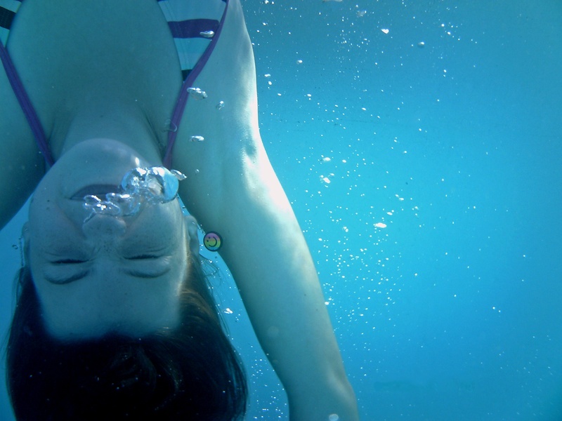 sea, underwater, nature, undersea, blue, lifestyles, photo, swimming, bubble, upside down, women, woman, swimming pool, diving, young adult, hold your breath
