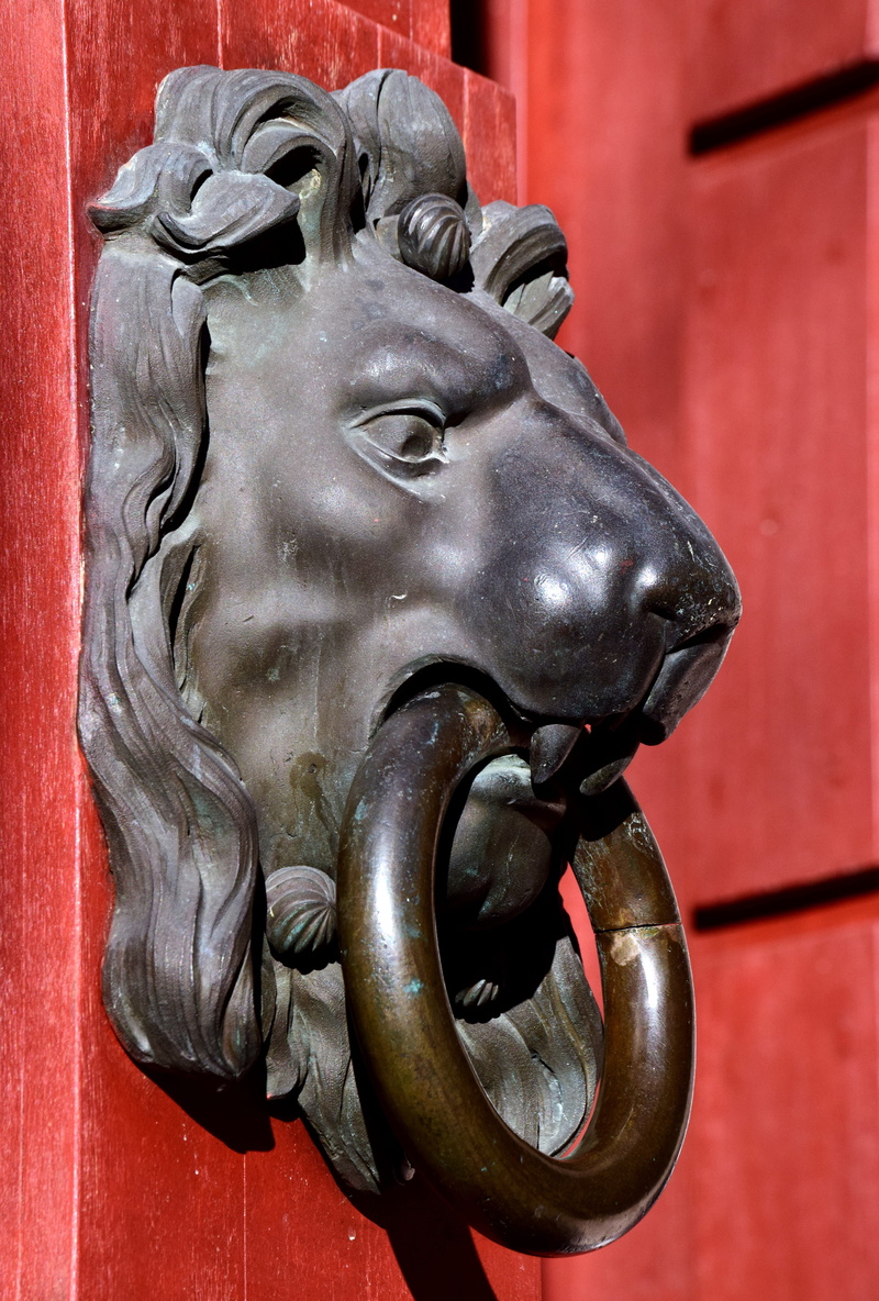 antique, doorknocker, handle, bavaria, thumper, call waiting, front door, lion head, input, close, artfully, old, art and craft, metal, wood, no people