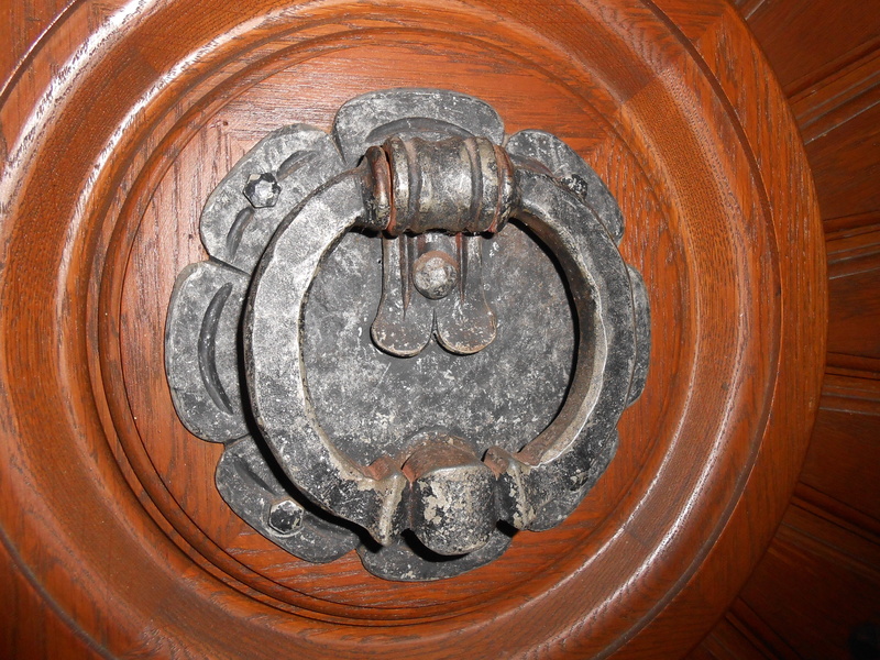 house entrance, 4K, door handle, finance, Old, antique, metal ring, no people, thumper, metal handle, doorknocker, indoors, entrance, Tap, wealth, communication