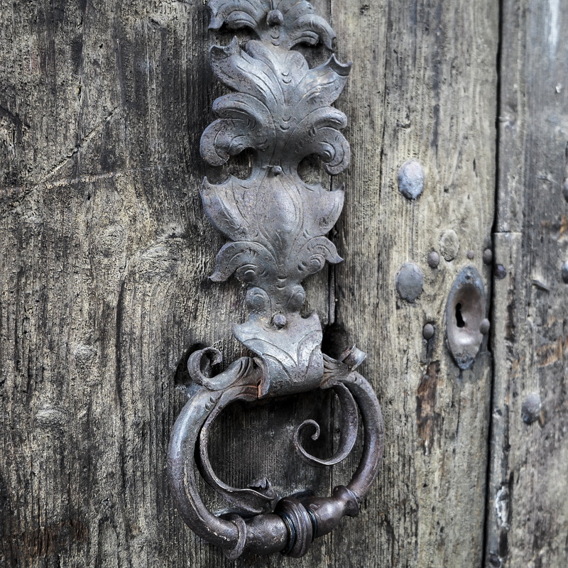 animal head, old, door hardware, decoration, animal, knob, mammal, doorknob, day, lion - feline, close-up, door Knocker, ornate, antique, entrance, safety