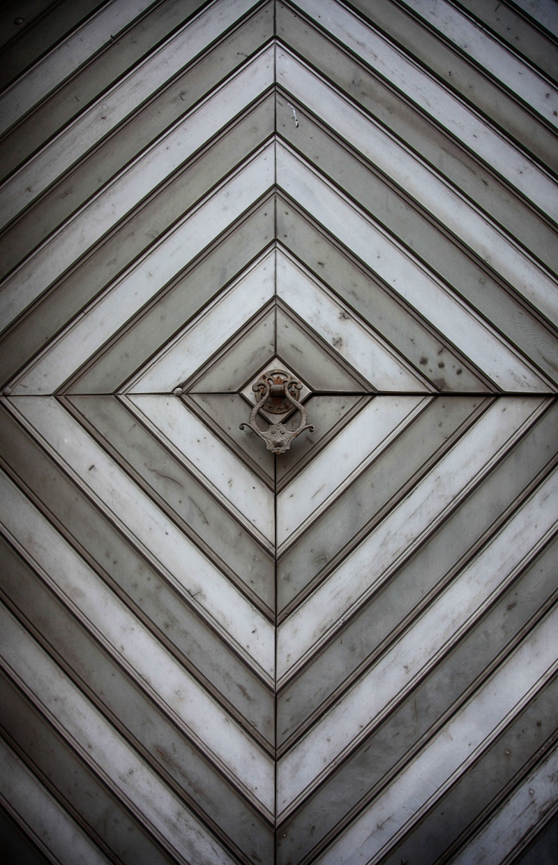 closed, 5K, door, full frame, shape, built structure, pattern, wall - building feature, artfully, wrought iron, belief, security, call waiting, entry