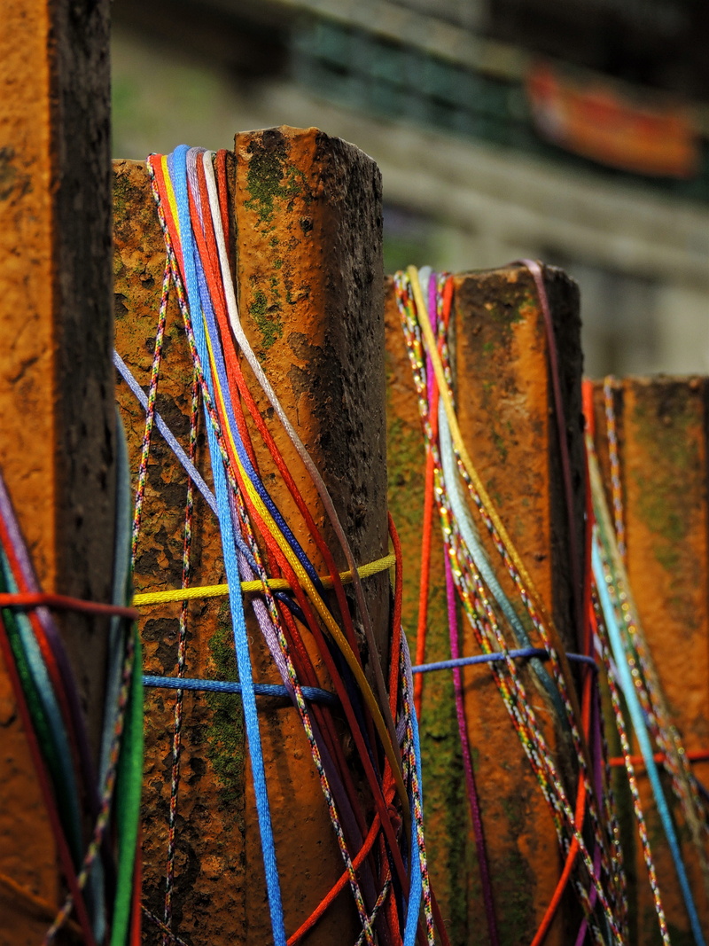 selective, no people, yellow, brown, architecture, rusty, band, 4K, multi colored, religion, strings, outdoors, metal, old, nature, day, colorful, spirituality
