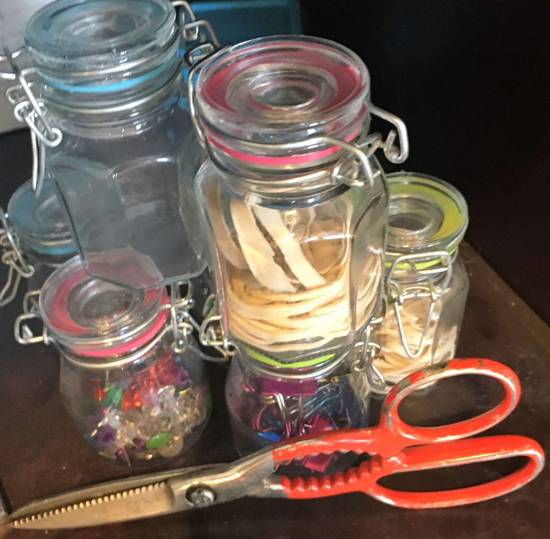 airtight, drinking glass, transparent, glass - material, office supplies, indoors, jars, 2K, close-up, vegetable, no people, office, group of objects