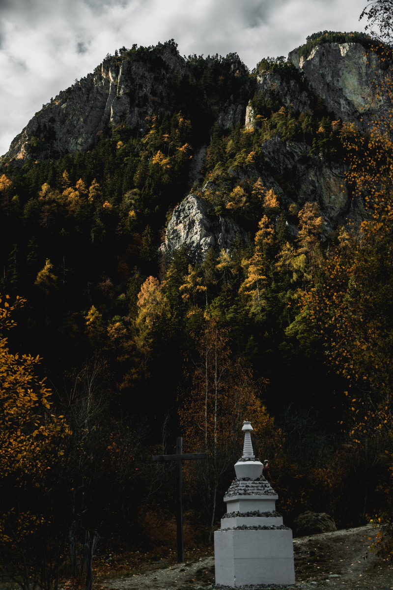 5K, fir, belief, tranquility, leuk, day, outdoors, shrine, daytime, building, worship, tree, beauty in nature, abies, near, tower, conifer, beacon, growth