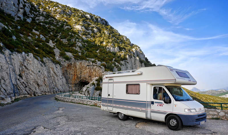 gorge, provence, 5K, alpes-de-haute-provence, trucking, blue, commercial land vehicle, sky, pass, cloud - sky, parked, trailer, semi-truck, truck, park
