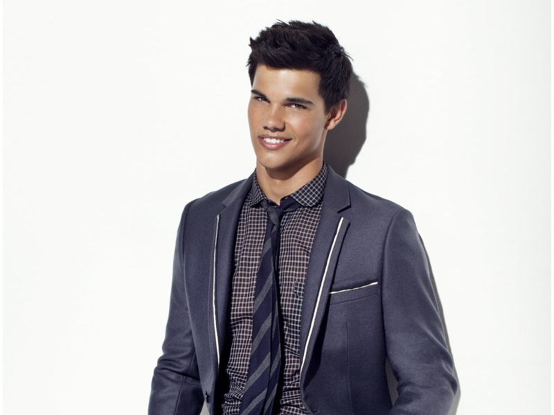 males, Taylor lautner, business person, men, Smile, studio shot, indoors, one person, young adult, suit, happiness, adult, menswear, business, confidence