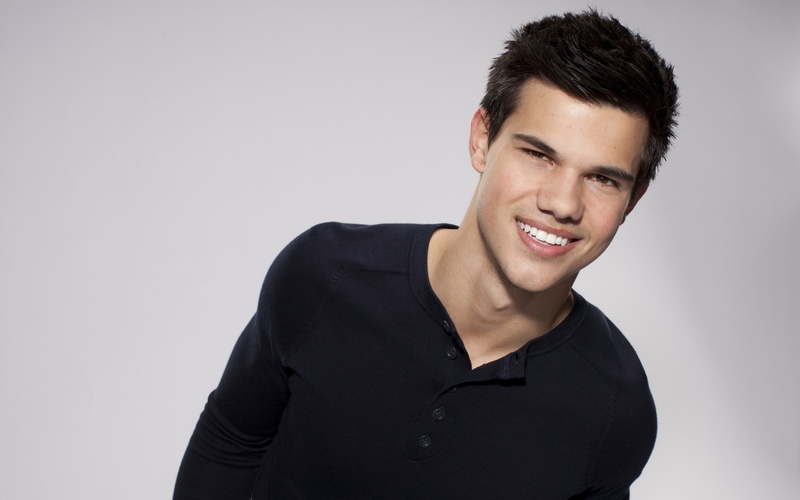 headshot, cut out, waist up, gray background, casual clothing, portrait, white background, young men, gray, 2K, happiness, looking at camera, lautner