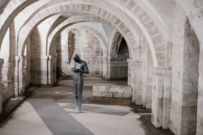 gormely, concrete, one person, anthony, the past, architectural column, sculpture, architecture, cathedral, full length, 4K, black, casual clothing, hallway