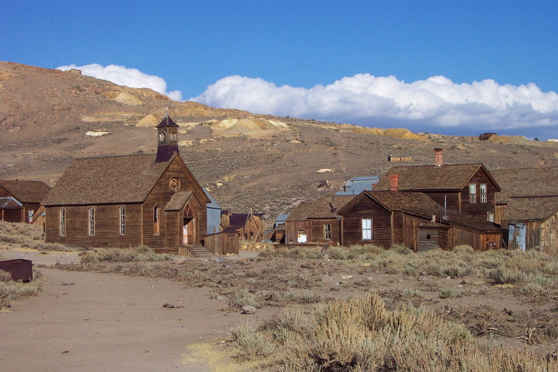 buildings, travel destinations, high sierras, building exterior, state parks, sky, sierra nevada mountains, house, bodie, rustic, mountain range, scenics - nature