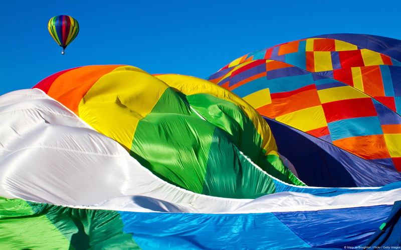 textile, hot air balloon, balloon, windows, clear sky, mid-air, flag, ready, green color, wind, inflatable, day, transportation, yellow, hot, hd, wallpap