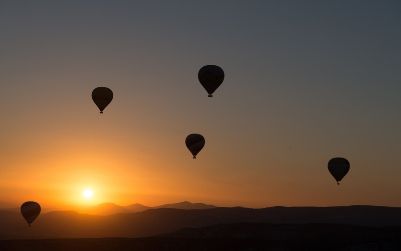 beauty in nature, mountains, balloon, mountain, transportation, freedom, hot air balloons, adventure, silhouette, outdoors, air vehicle, mode of transportation
