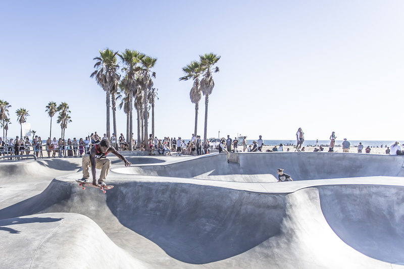 people, sports ramp, using, leisure activity, enjoyment, summer, skate park, real people, tourist resort, swimming pool, skateboard, park, large group of people