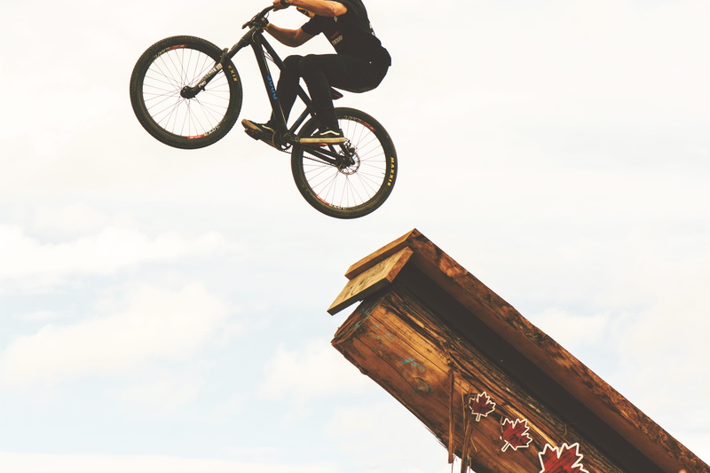 air, man, mountain, sport, 5K, nature, rider, mid, architecture, bicycle, leaf, transportation, riding, motion, stunt, mountainbike, leisure activity