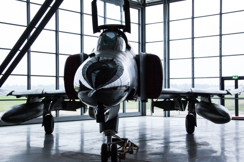 museum, day, mode of transportation, aerospace industry, f4 e, silhouette, architecture, air vehicle, 4K, 1968, indoors, the past, airport, fighter aircraft