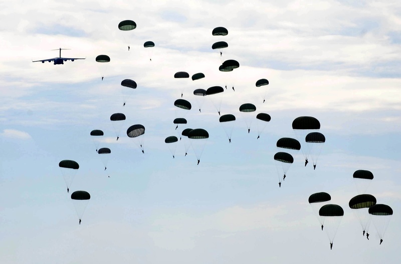 travel, mode of transportation, parachute, parachutists, transportation, gliding, flying, airborne, air vehicle, clouds, 1080P, numerous, army, mid-air