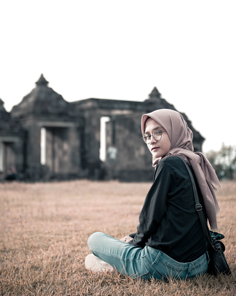 portrait, field, land, young women, real people, building, leisure activity, hijab, the people of earth, sky, faces, love, ratu boko, portraotic, look back