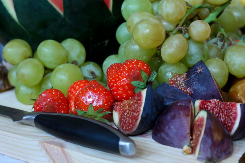 Grapes, table, Fruit, indoors, green color, bowl, no people, ripe, strawberry, grape, healthy eating, freshness, Fest, close-up, food and drink, berry fruit