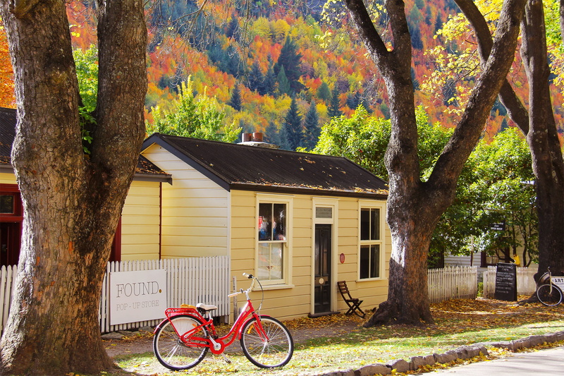 nature, 2K, autumn leaves, building exterior, new zealand, amazing, plant, growth, historic, arrowtown, cold, built structure, fall, wheel, no people