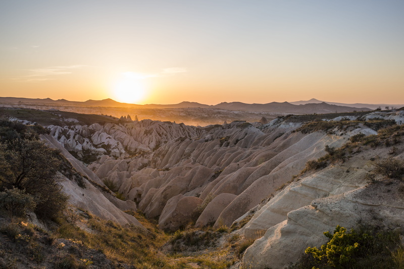 canyon, cappadocia, gray, 5K, geology, sun, brown, mountains, romantic, dry, golden, environment, göreme, valley, mountain, scenery, travel destinations