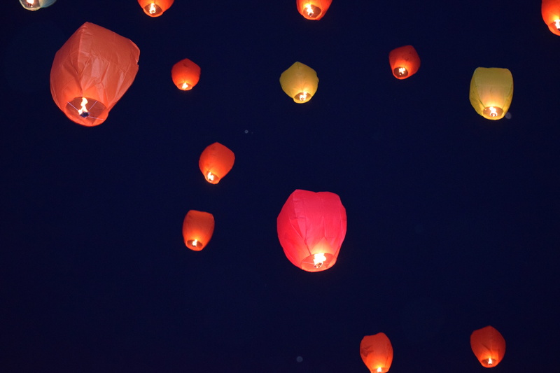 hot air balloon, holiday, 5K, traditional festival, Hot-Air Ballooning, low angle view, red, heat - temperature, fly, chinese lantern, event, outdoors