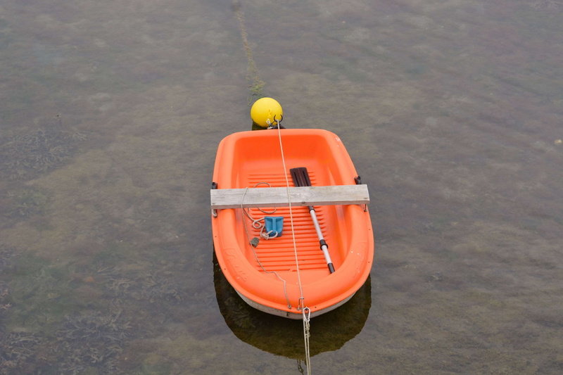water, yellow, 4K, couleurs, orange color, single object, calme, nautical vessel, high angle view, rope, rescue, lac, waterfront, lake, nature, outdoors