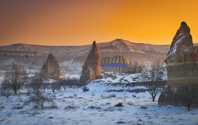 scenics - nature, no people, solid, mountain peak, nature, balloon, landscape, winter, cold temperature, 2K, near, hot air balloon, balloons, snow, sky