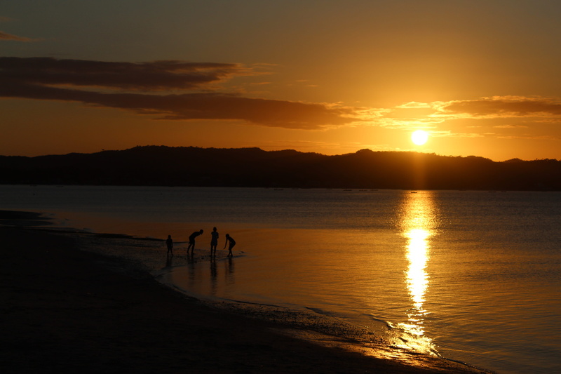 water, sunset, sol, tranquil scene, sunlight, beach, beauty in nature, nature, idyllic, cloud - sky, tumblr, scenics - nature, happy, orange color, silhouette