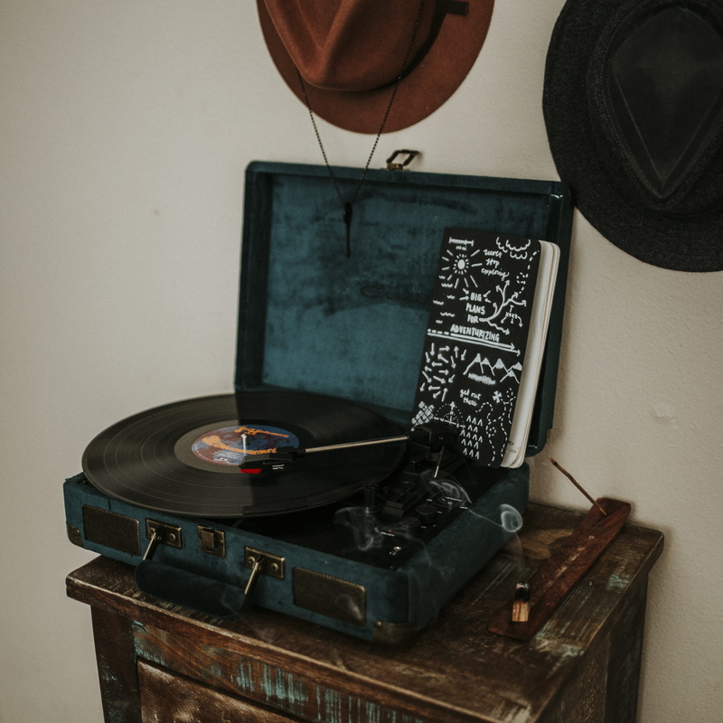 vintage, gramophone, high angle view, old, notebook, turn table, side, retro Styled, arts culture and entertainment, blue, player, old-fashioned, record player