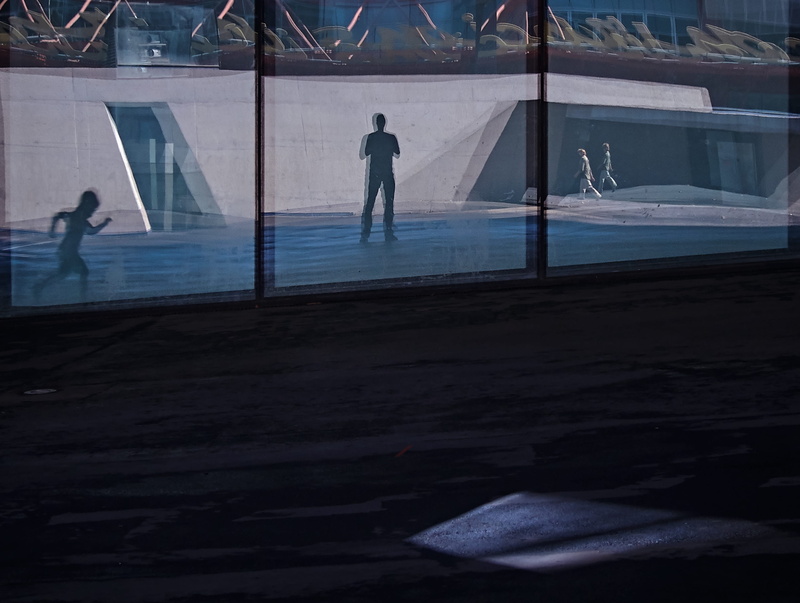 2K, barcelona, person, water, museu blau, indoors, pedestrian, transparent, occupation, full length, real people, urban, human, view, group of people