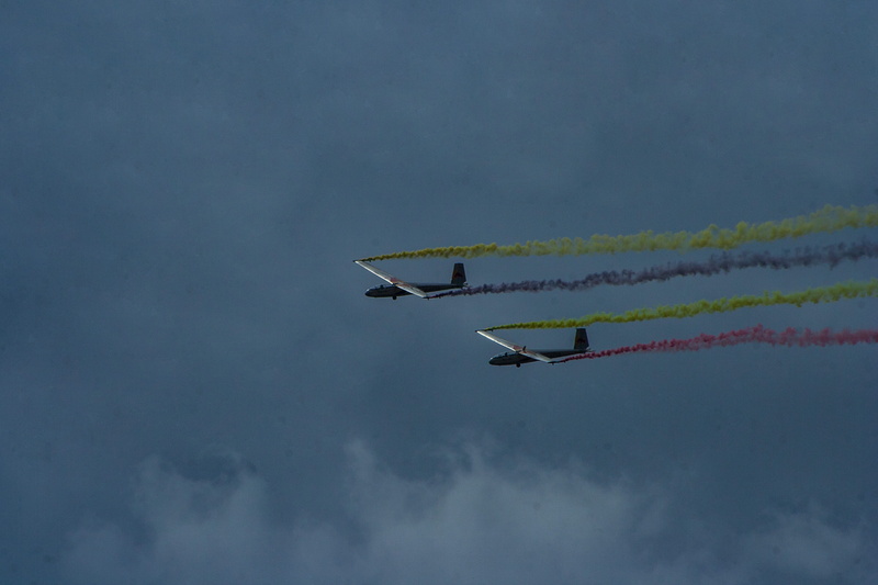 military airplane, flying, speed, air vehicle, airplane, mid-air, no people, kunstflug, rot, teamwork, motion, on the move, cloud - sky, mode of transportation