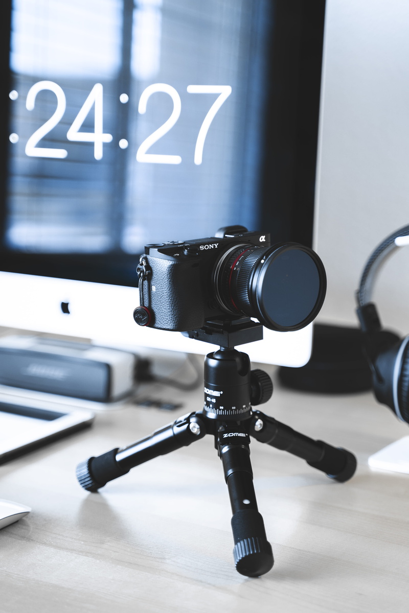 headphones, table, screen, headset, pc, technology, apple, mirrorless, lens - optical instrument, united states, clock, time, indoors, focus on foreground