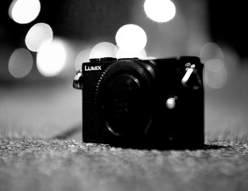 digital camera, photography themes, camera - photographic equipment, mirrorless, still life, technology, panasonic, retro styled, lens flare, table, lens - optical instrument